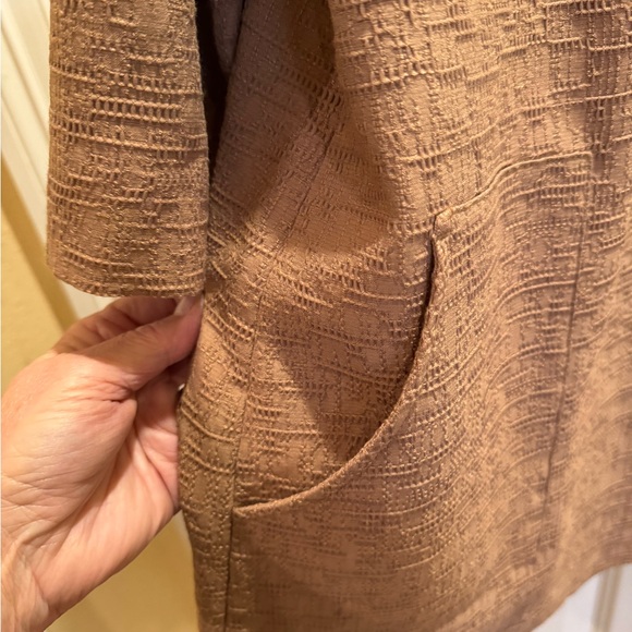 Chico's khaki tan jacket with 4 hidden buttons and pleat back, lined/lightweight - Picture 4 of 6